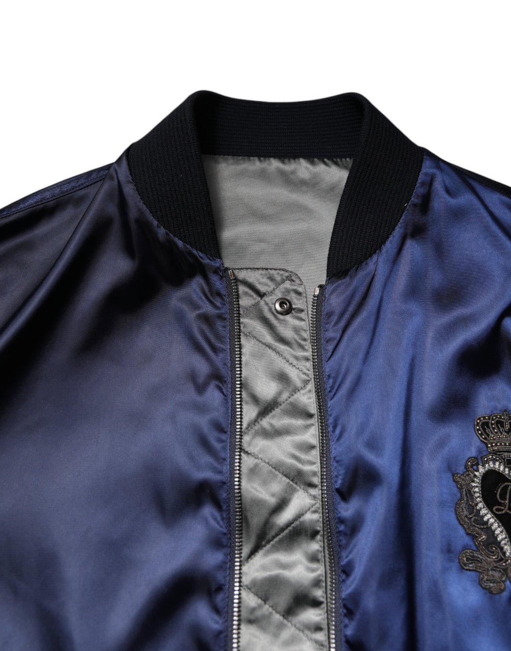 Veste bomber Dolce & Gabbana en nylon bleu avec fermeture éclair, orné d'une couronne DG sur le devant.