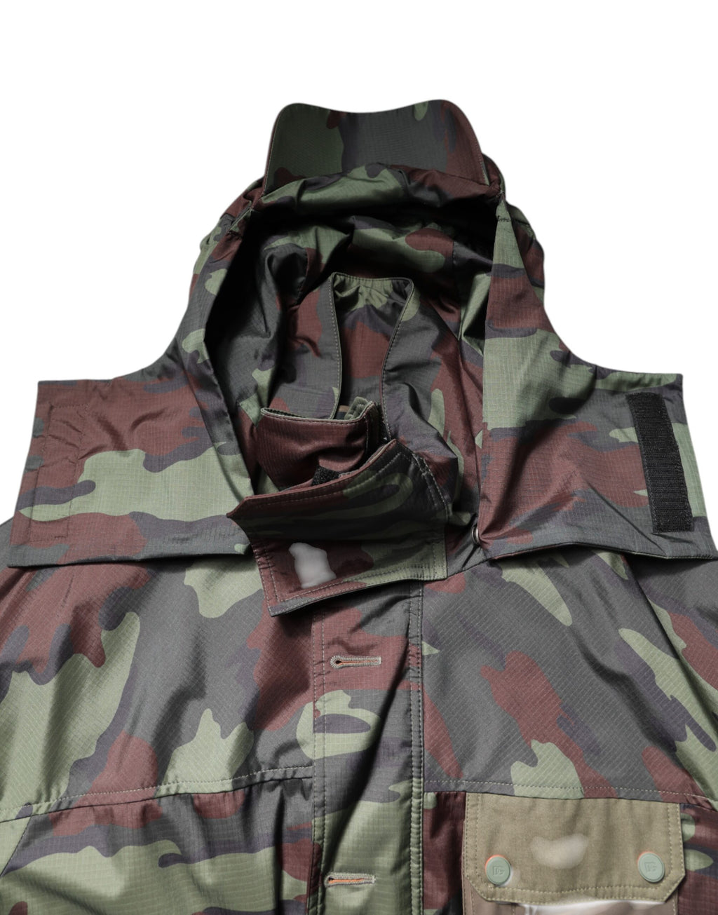 Veste à capuche Dolce & Gabbana multicolore avec camouflage et boutons, style décontracté et tendance.