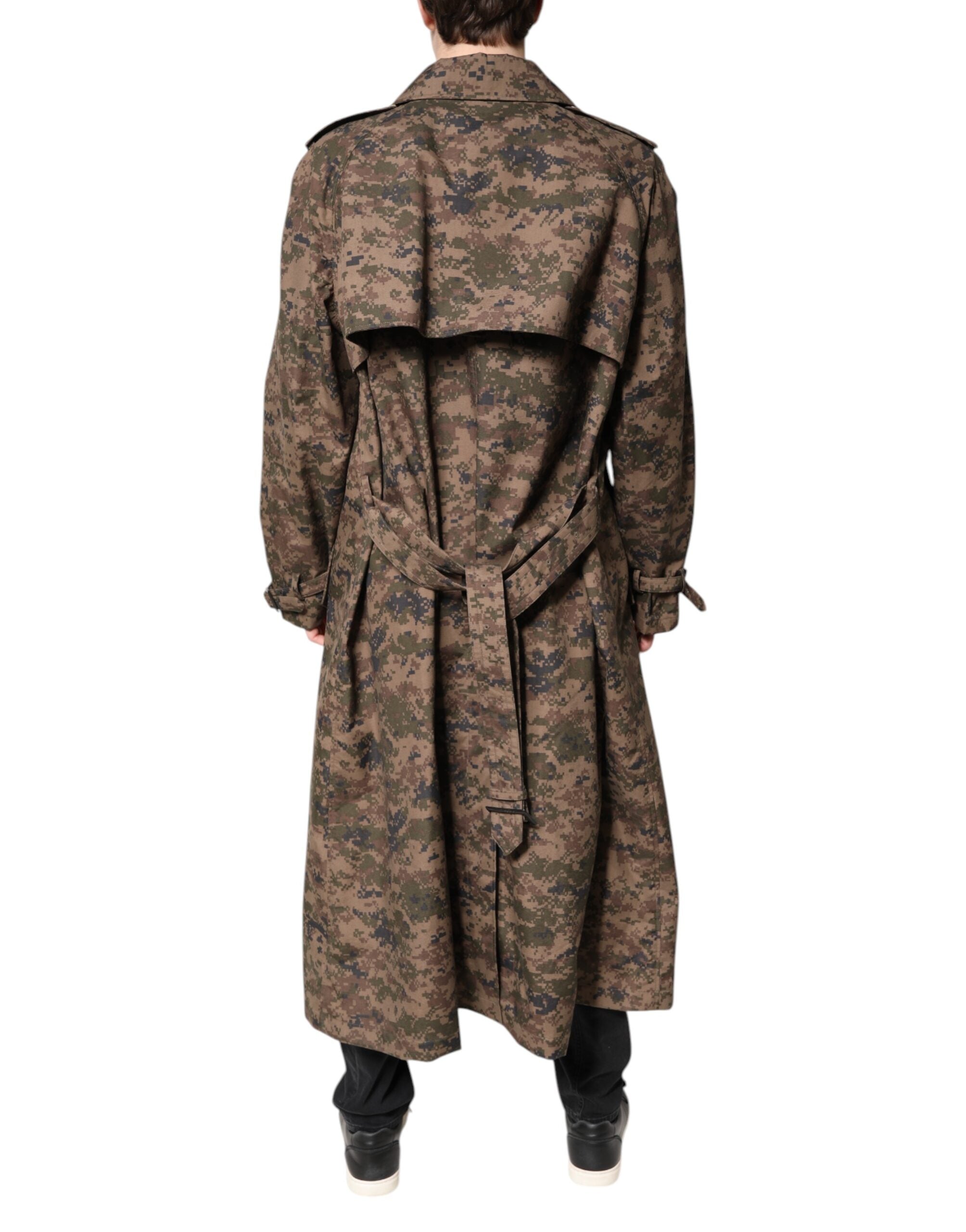 Manteau doublé à col revers avec motif camouflage multicolore de Dolce & Gabbana, coupe élégante et moderne.