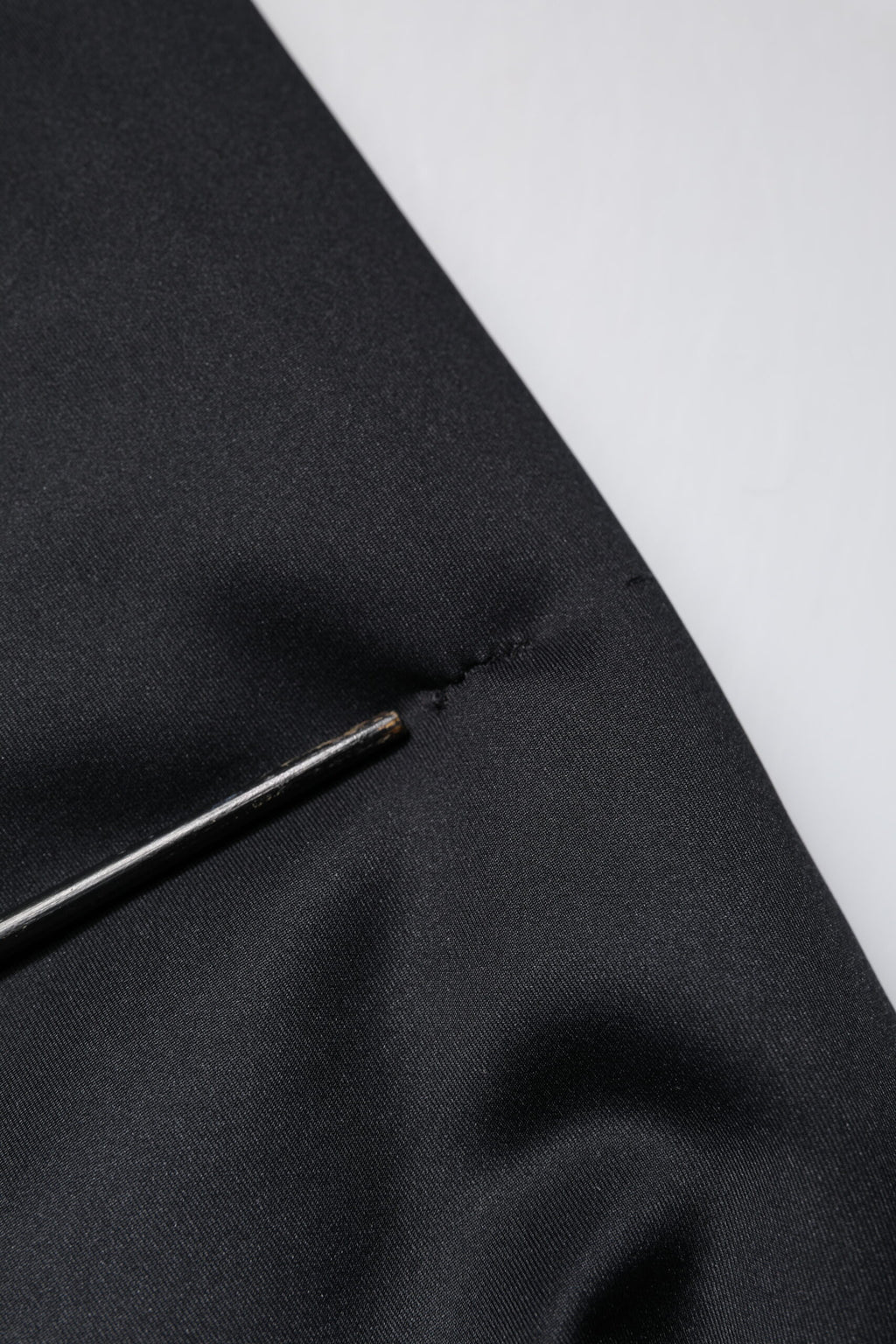 Veste à capuche noire en polyester Dolce & Gabbana avec fermeture éclair complète, style décontracté et logo visible.
