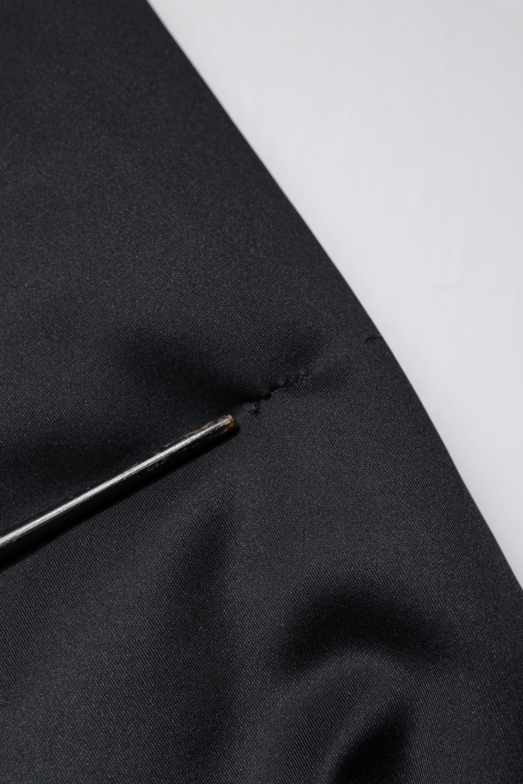 Veste à capuche noire en polyester Dolce & Gabbana avec fermeture éclair complète, style décontracté et logo visible.