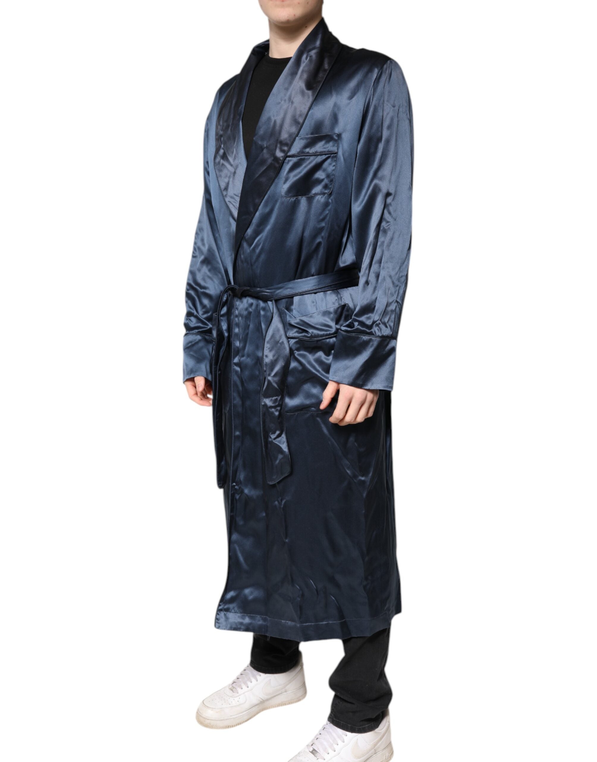 Robe de chambre homme en soie bleue Dolce & Gabbana, veste de robe élégante et confortable, avec ceinture et manches longues.
