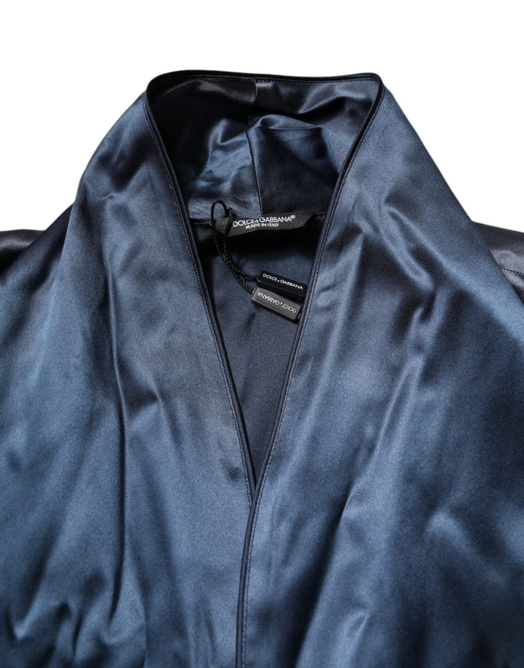 Robe de chambre homme en soie bleue Dolce & Gabbana, veste de style wrap élégante et confortable.