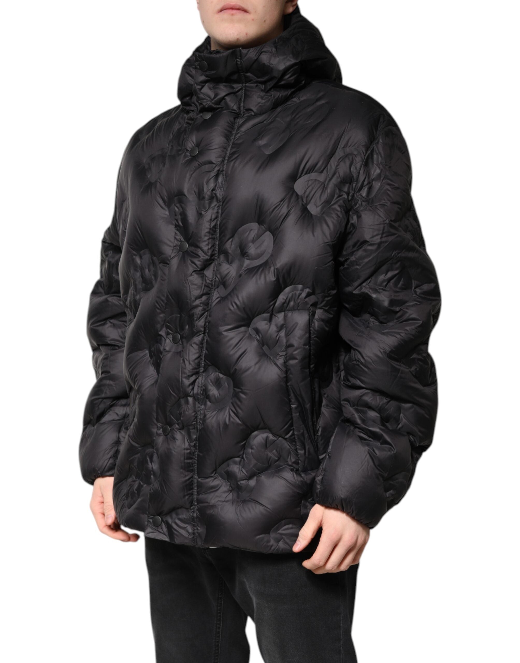 Veste parka noire à capuche Dolce & Gabbana, manteau d'hiver élégant avec fermeture éclair et détails stylés.