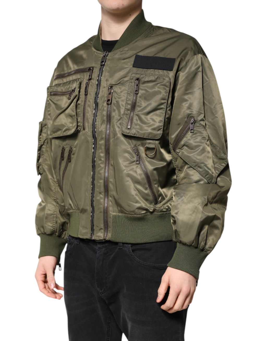 Veste bomber homme en nylon vert Dolce & Gabbana à fermeture éclair complète, style décontracté et moderne.