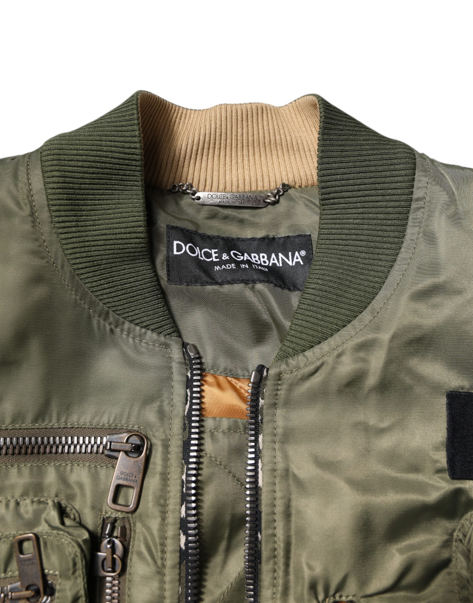 Veste bomber pour homme Dolce & Gabbana en nylon vert avec fermeture éclair complète, style moderne et élégant.