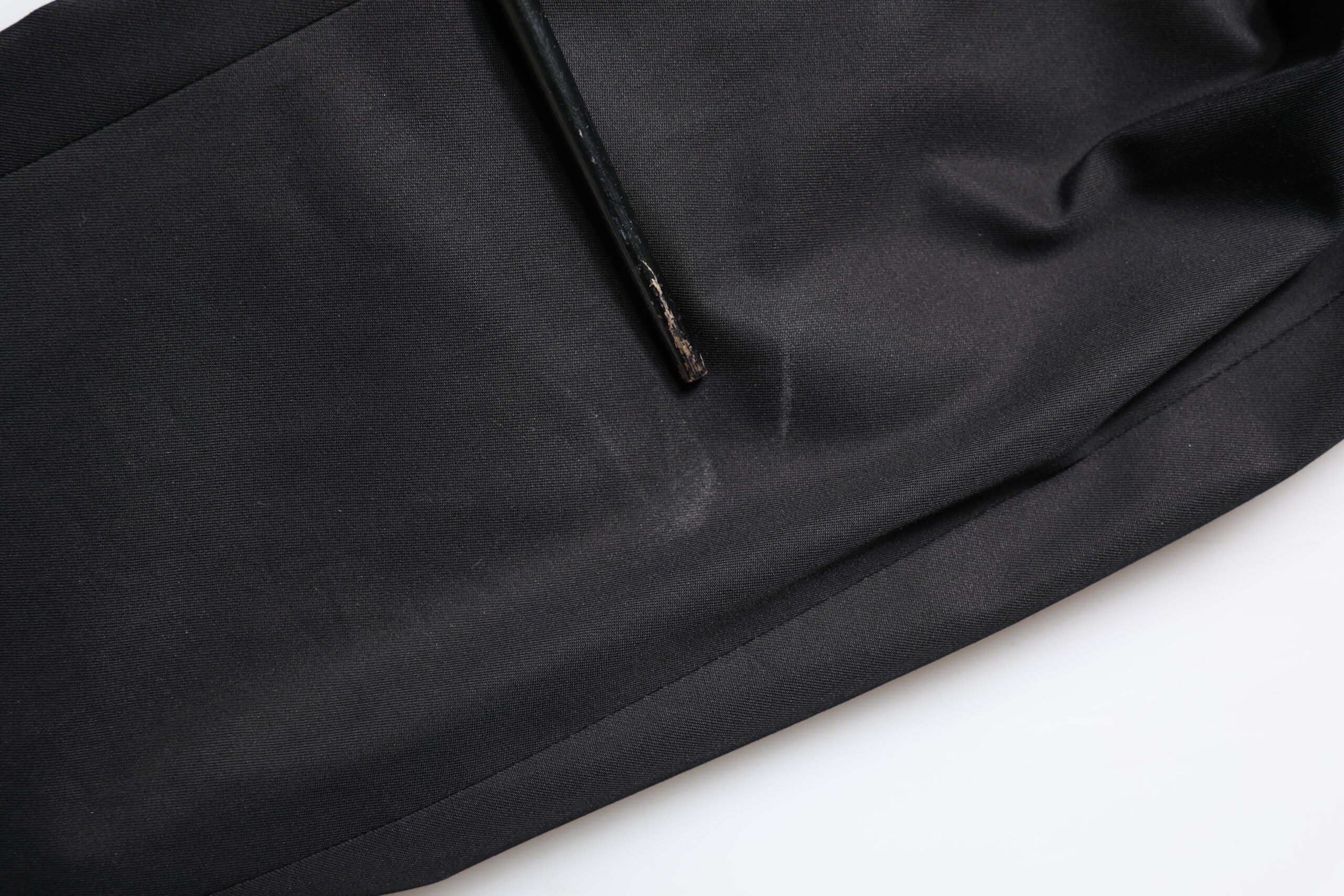 Manteau pour homme Dolce & Gabbana en coton noir avec un style blazer à simple boutonnage, vue de face sur fond blanc.