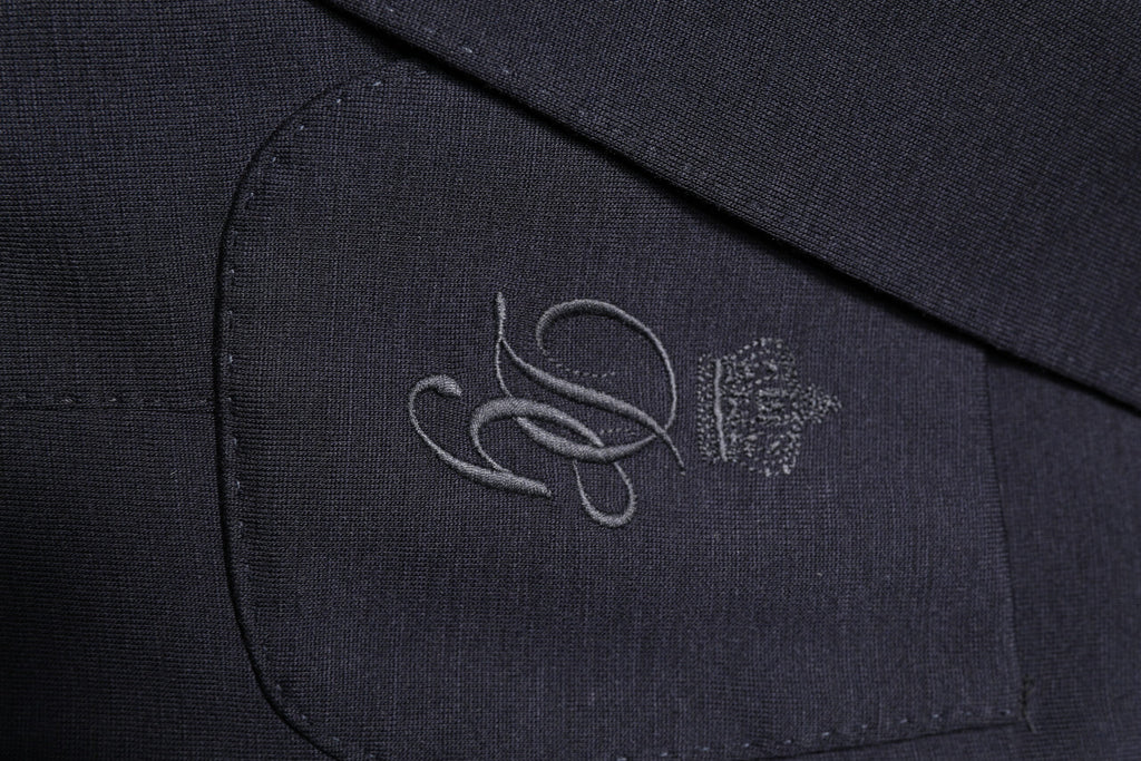 Blazer Dolce & Gabbana en laine noire, coupe simple à un bouton, porté sur un mannequin, mode élégante pour homme.