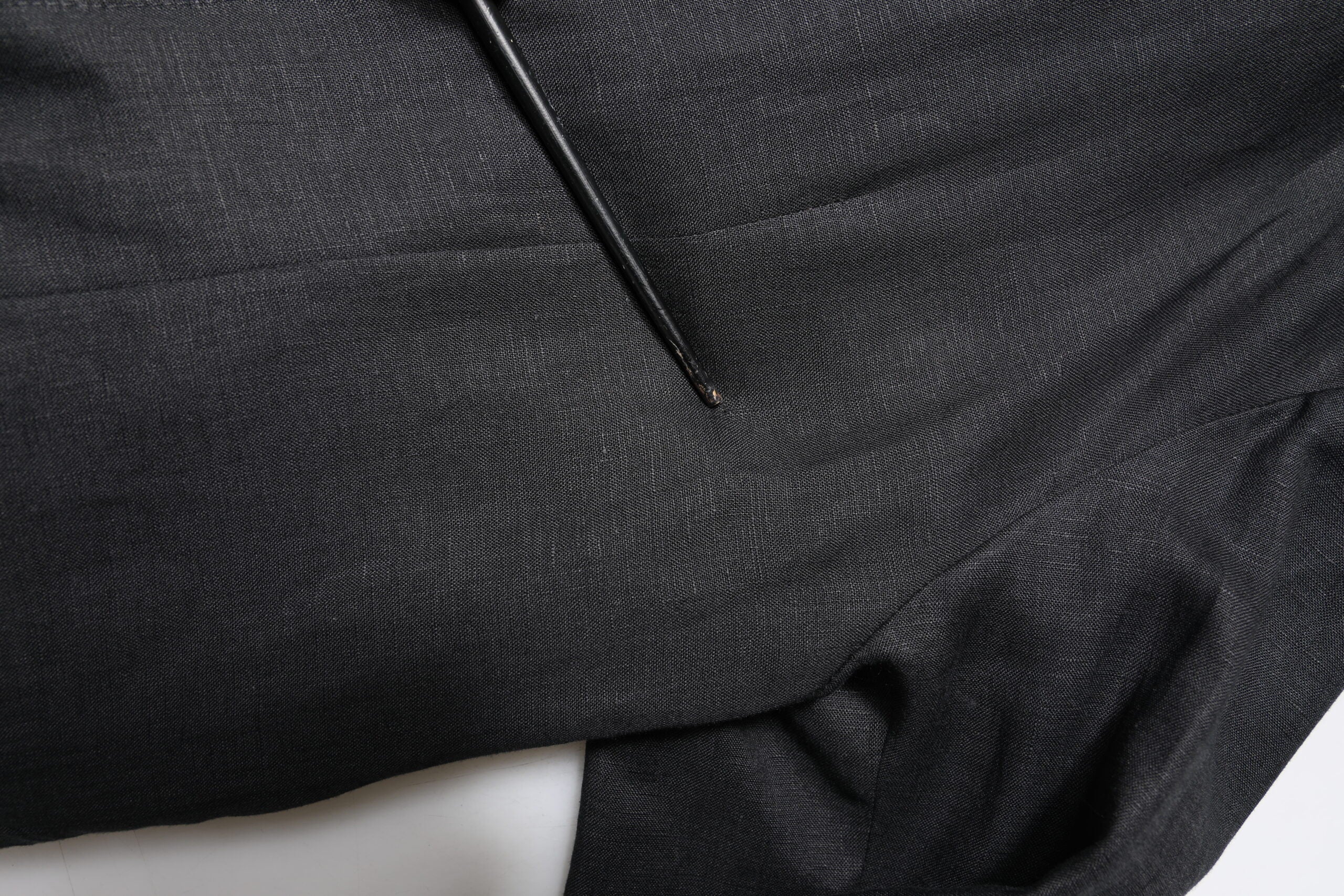 Manteau homme en lin noir Dolce & Gabbana, blazer à simple boutonnage, design élégant et moderne.