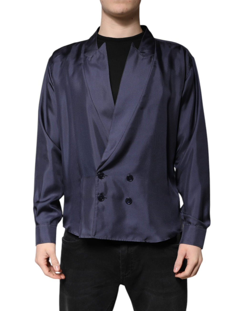 Chemise double boutonnage en soie bleu foncé de Dolce & Gabbana, style élégant et tissu luxueux visible sur l'image.