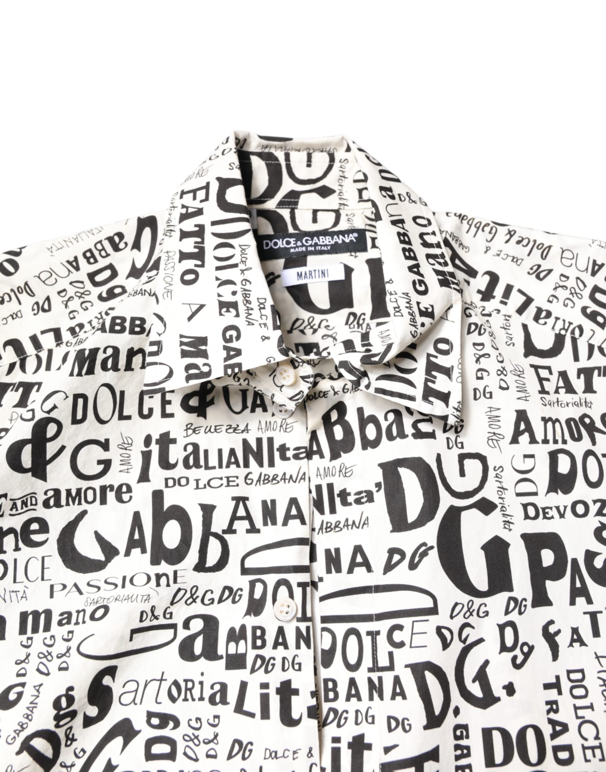 Chemise casual blanche et noire Dolce & Gabbana avec logo Martini pour homme, détails modernes et style élégant.
