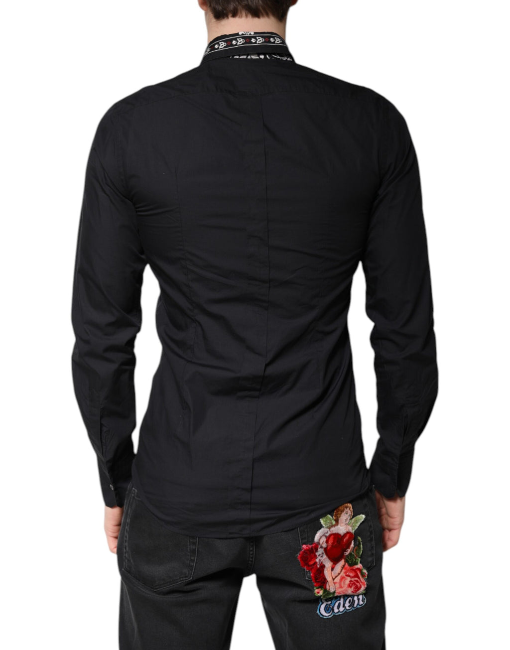 Chemise formelle Dolce & Gabbana en noir et blanc avec bandana doré, style élégant et sophistiqué, vue de face.