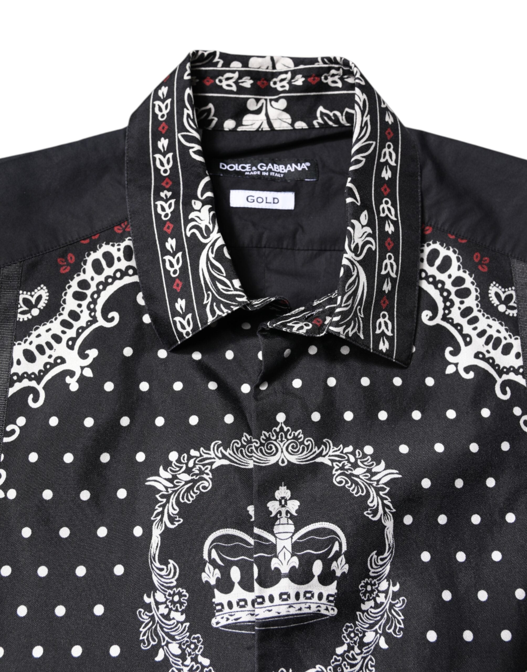 Chemise formelle Dolce & Gabbana à motifs noir et blanc avec bandana doré, style élégant et sophistiqué.