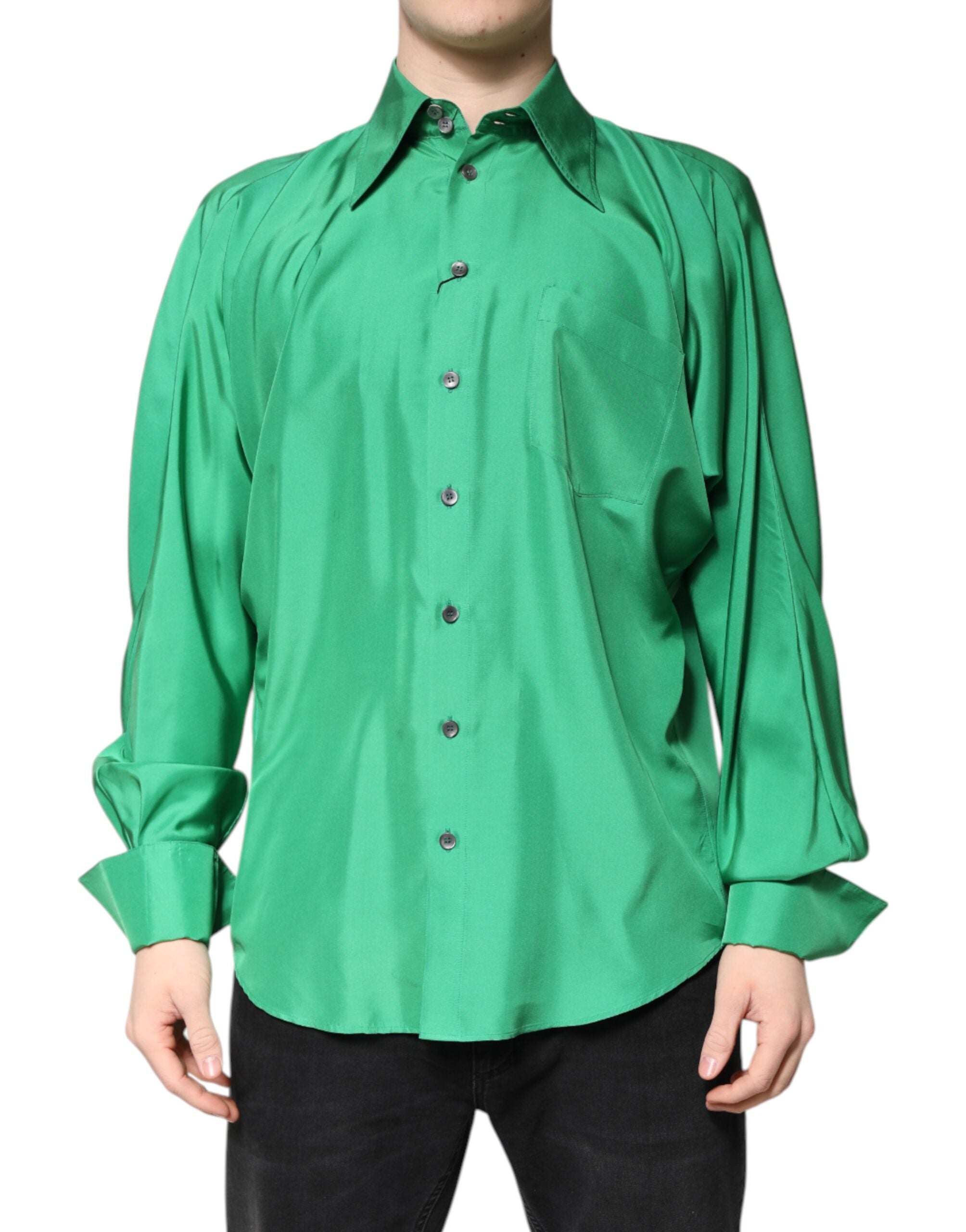 Chemise longue en satin de soie verte de Dolce & Gabbana avec manches longues, style décontracté et élégant.