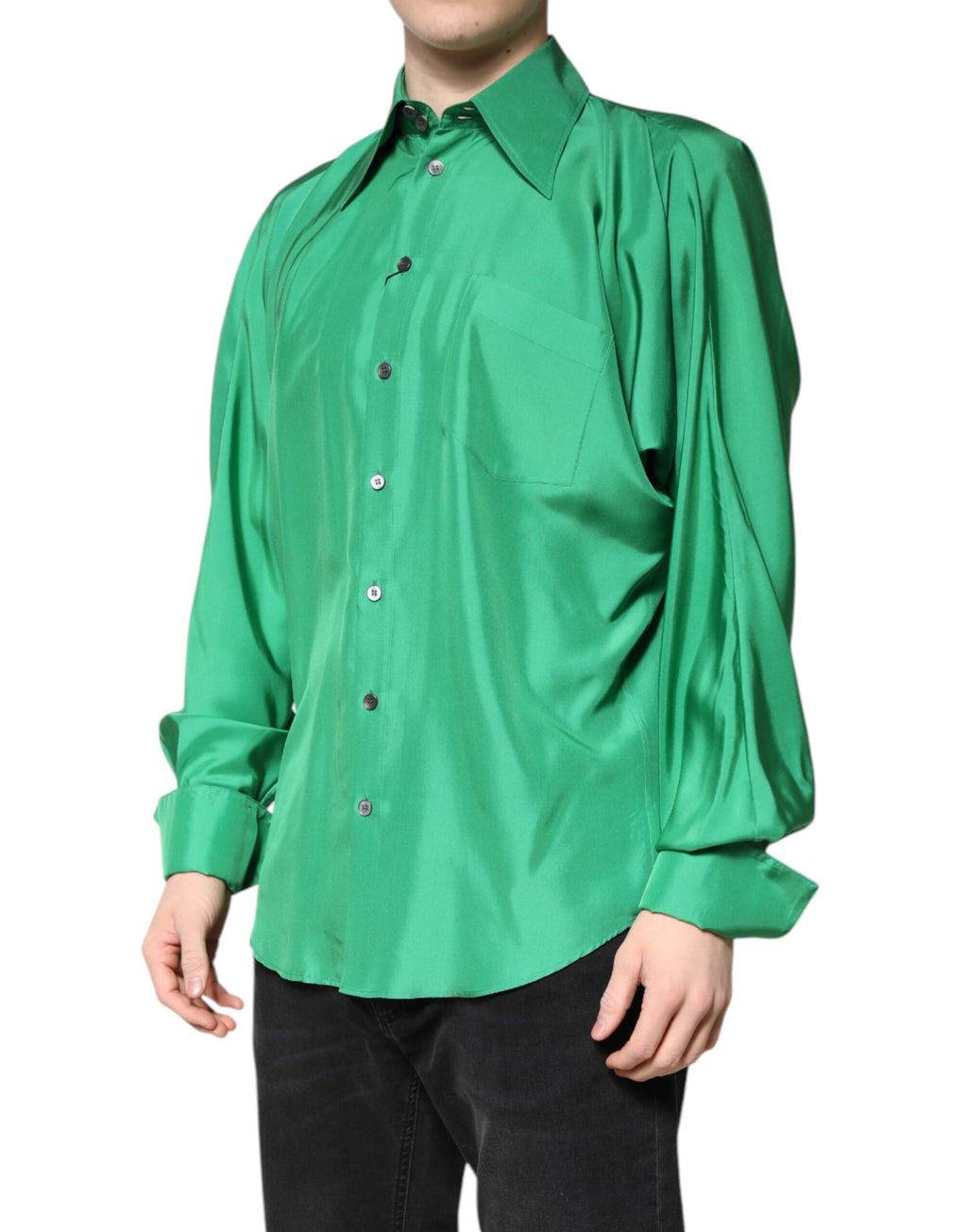 Chemise longue en satin de soie verte Dolce & Gabbana avec manches longues, style casual et élégance raffinée.