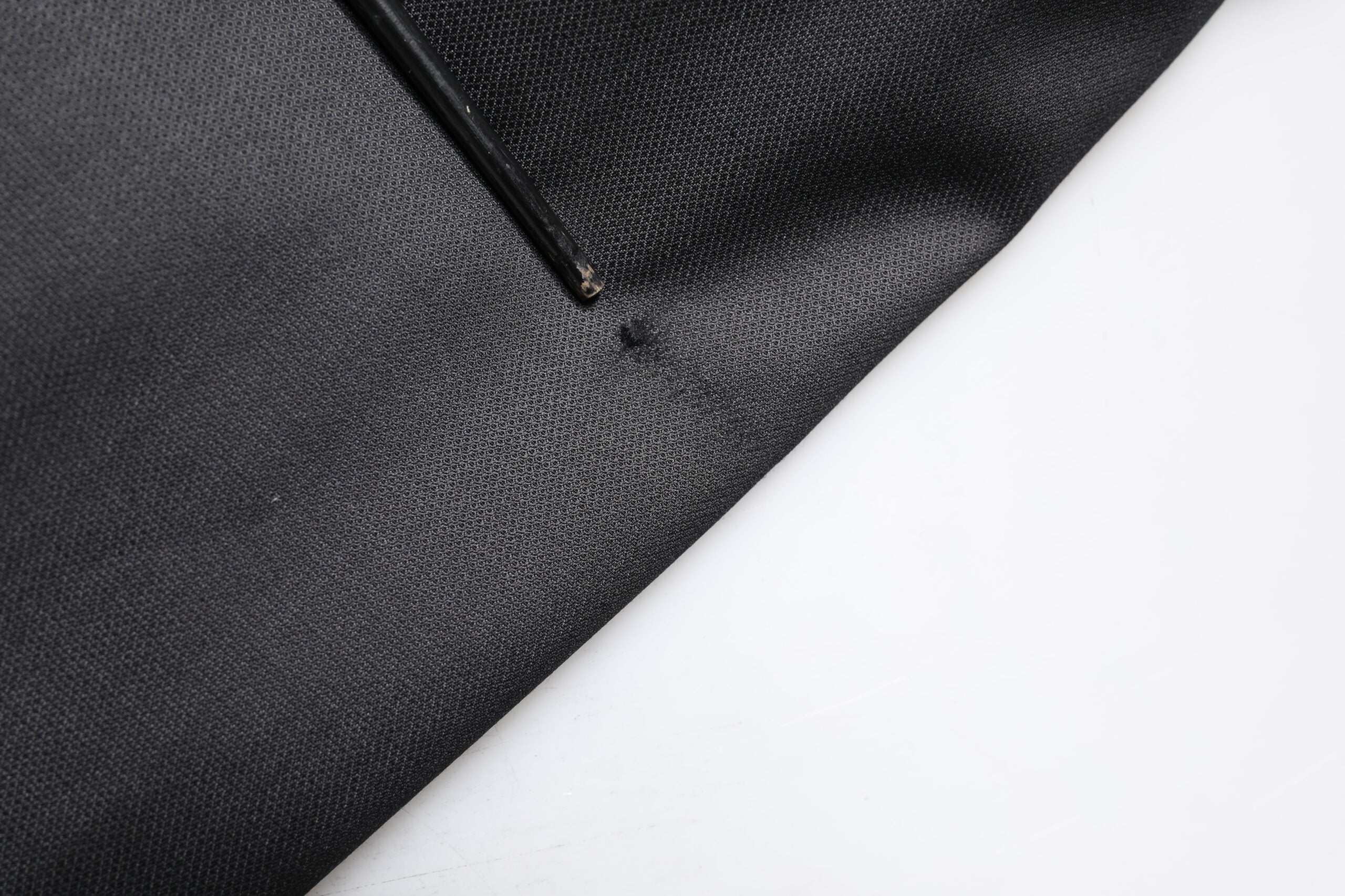 Costume homme en laine grise foncée Dolce & Gabbana, costume deux pièces à boutonnière simple, vue de face.