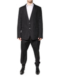 Costume pour homme Dolce & Gabbana en coton noir, veste à un bouton et pantalon assorti, vue en gros plan.