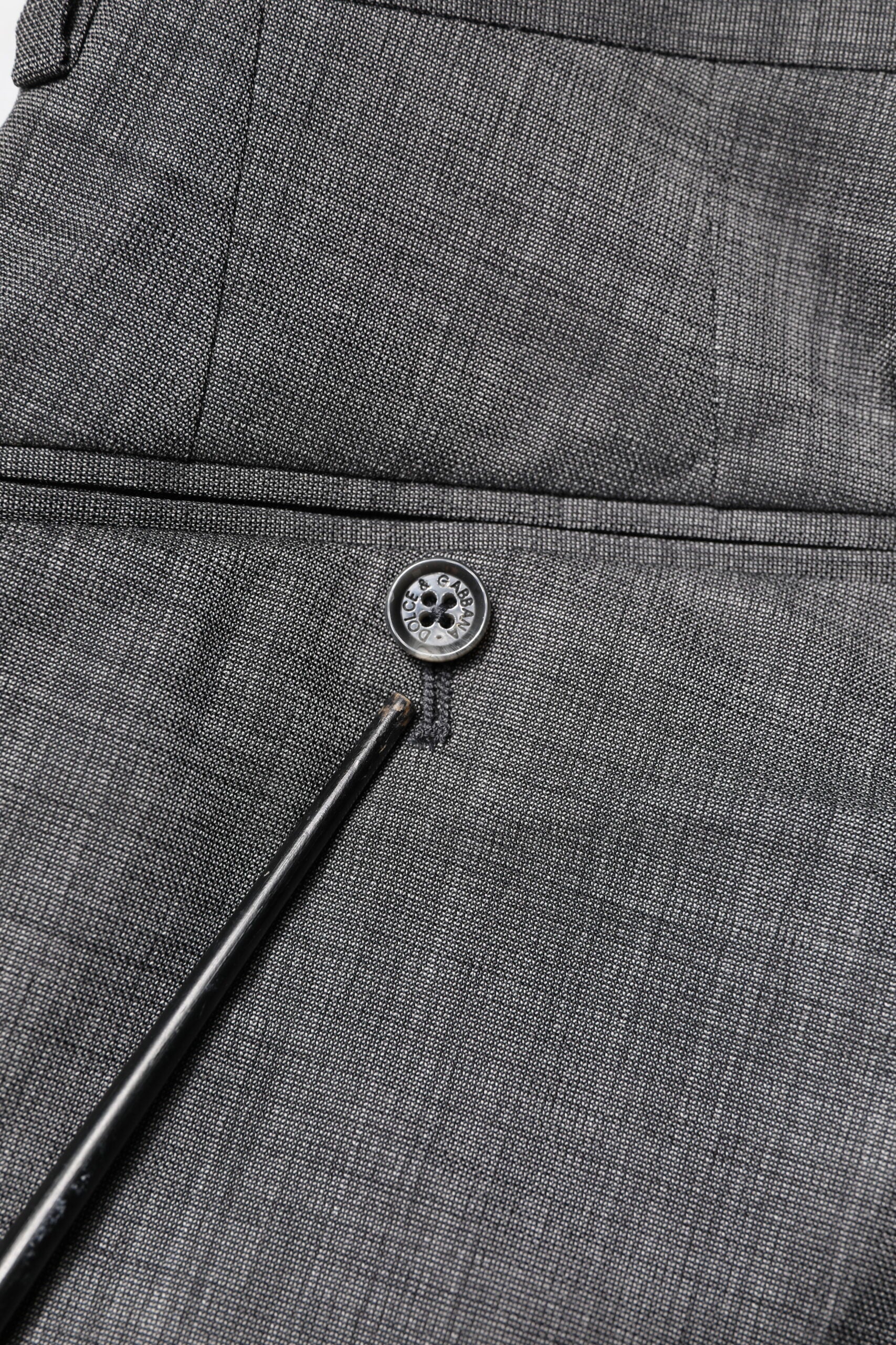 Costume gris en laine Dolce & Gabbana, costume deux pièces à double boutonnage, veste et pantalon élégants, pour homme.