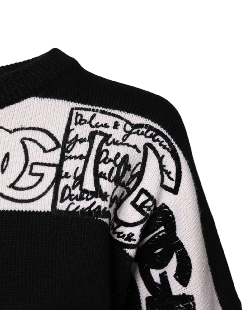 Pull en laine noir et blanc Dolce & Gabbana avec logo imprimé, style élégant et confortable.