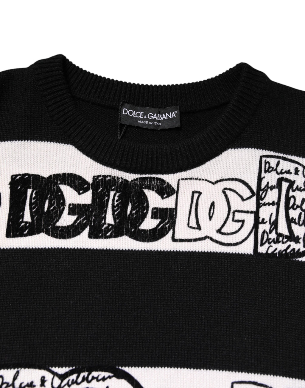 Pull à manches longues Dolce & Gabbana en laine noire et blanche avec logo imprimé, style élégant et décontracté.