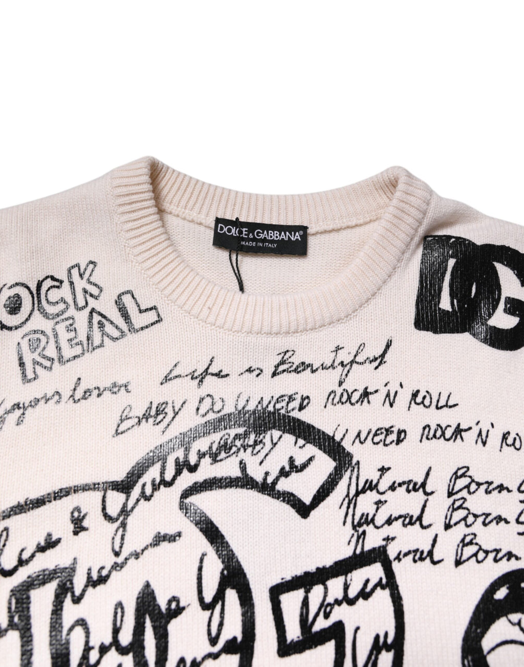 Pull à logo Dolce & Gabbana blanc et noir pour femmes, avec imprimé de logo sur le devant, en tissu doux et confortable.