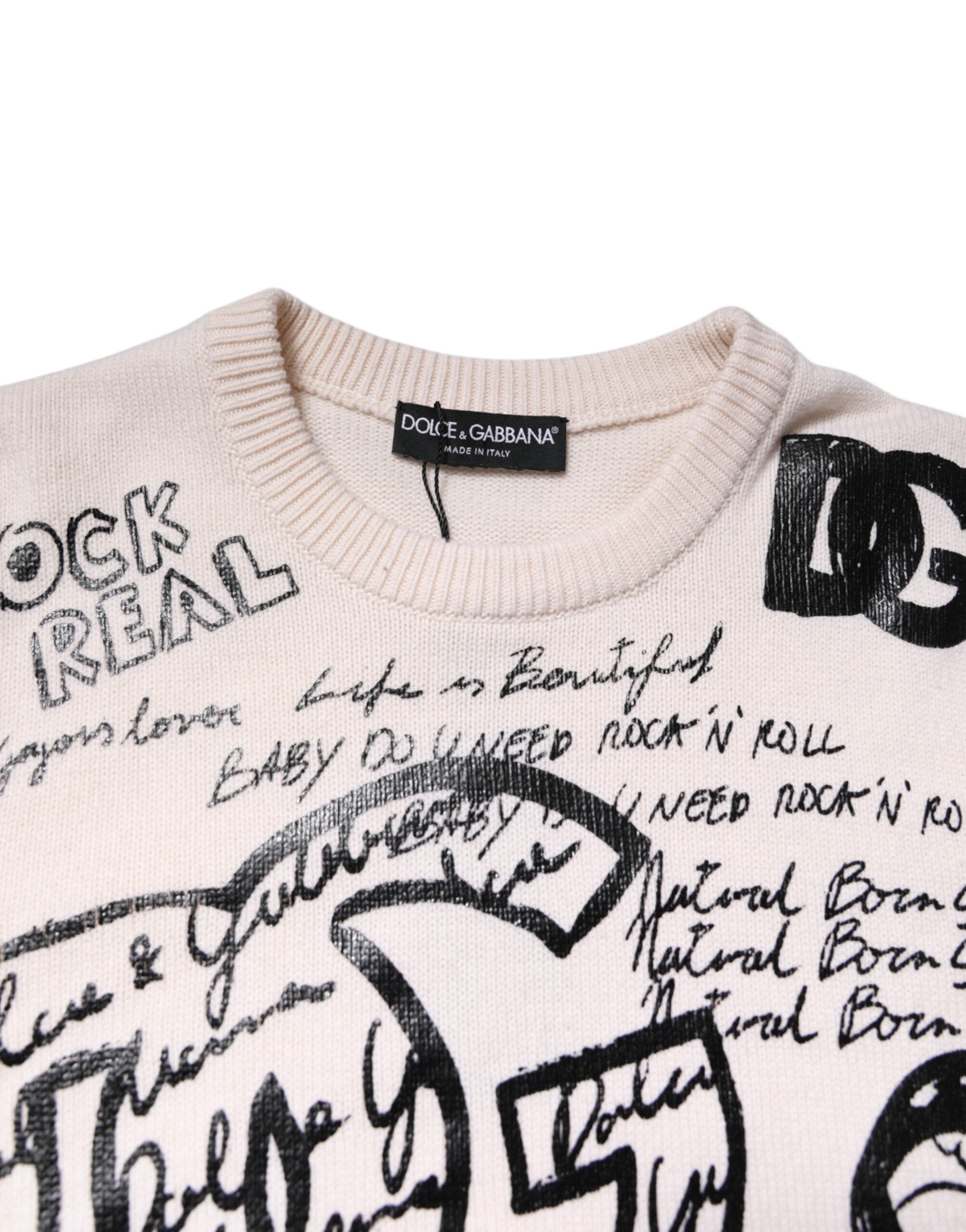 Pull à logo Dolce & Gabbana blanc et noir pour femmes, avec imprimé de logo sur le devant, en tissu doux et confortable.