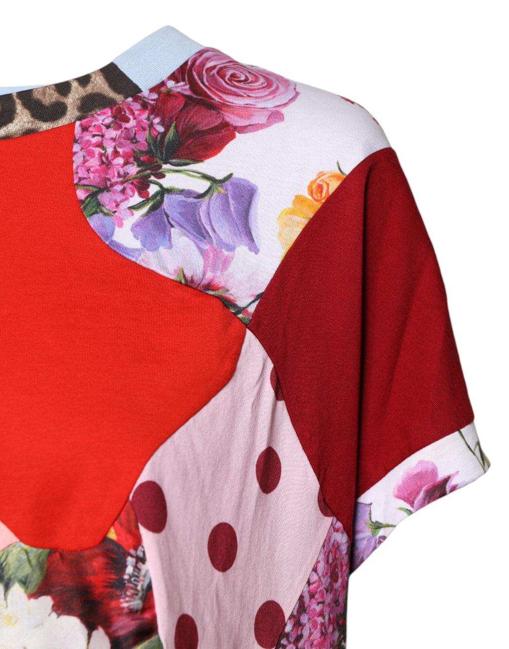 Blouse à manches courtes Dolce & Gabbana en patchwork multicolore, tissu léger et style élégant.
