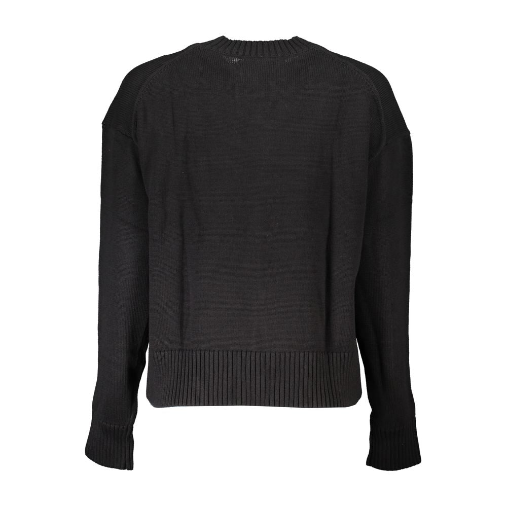 Pull femme en coton noir de Calvin Klein, pulls à col rond et manches longues, portée décontractée.