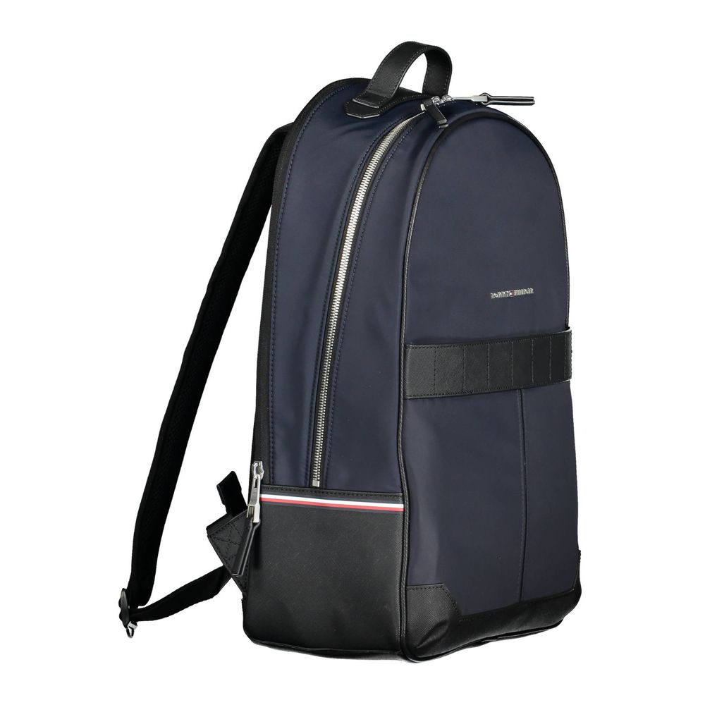 Sac à dos homme Tommy Hilfiger en polyester bleu, avec compartiments et logo visible sur le devant.
