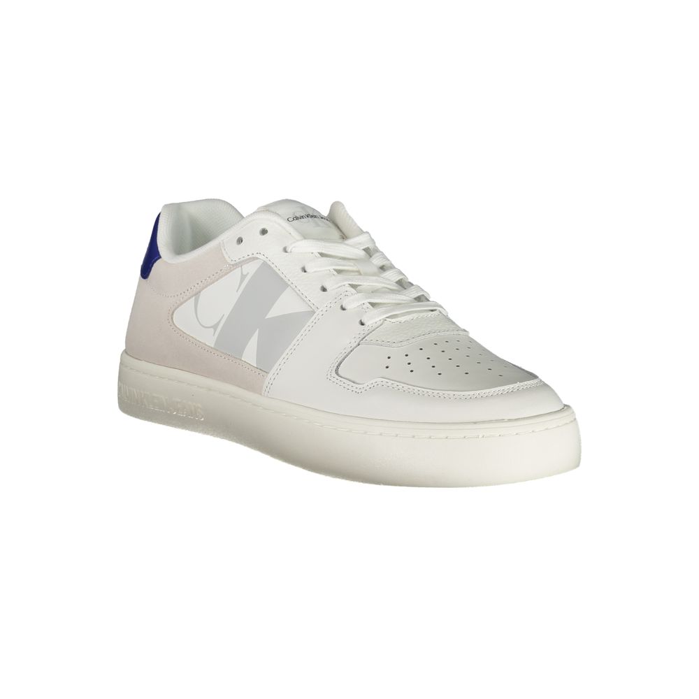 Sneaker homme en polyuréthane blanc de Calvin Klein, style décontracté et moderne, avec semelle blanche et design épuré.