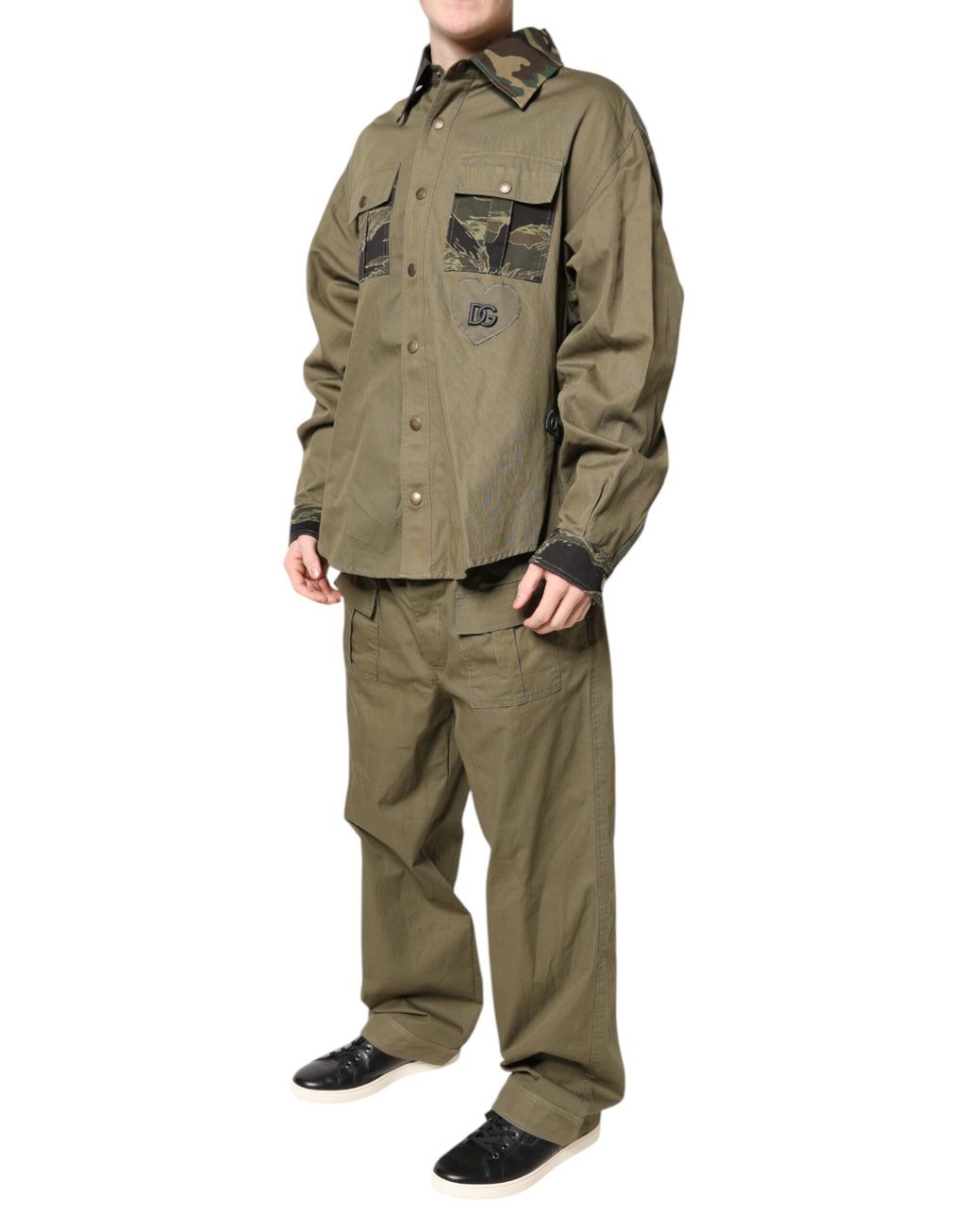 Ensemble décontracté Dolce & Gabbana, chemise en coton marron et pantalon en coton stretch pour un style élégant et confortable.