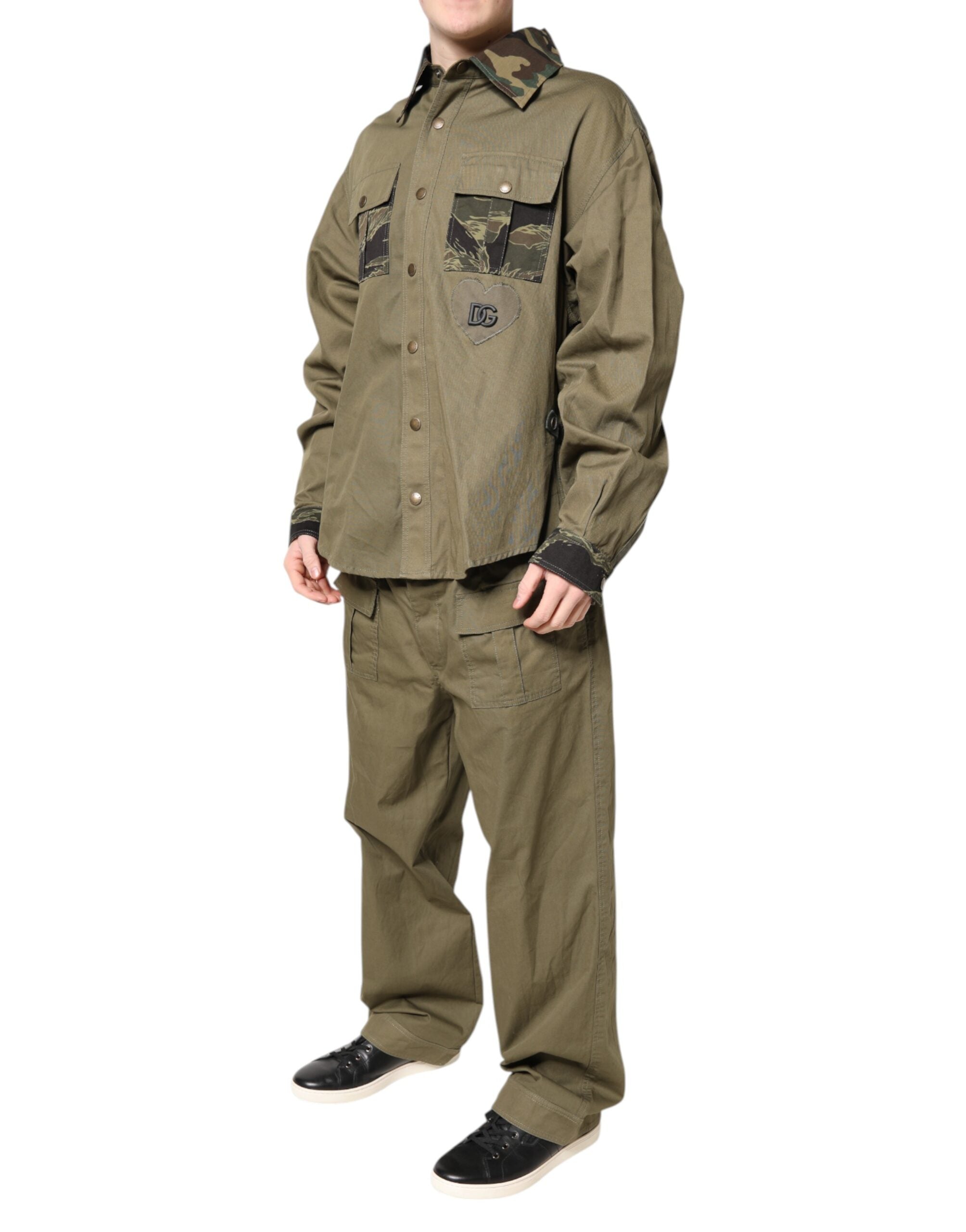 Ensemble décontracté Dolce & Gabbana, chemise en coton marron et pantalon en coton stretch pour un style élégant et confortable.