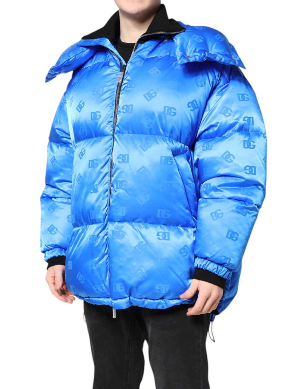 Veste matelassée à capuche avec logo bleu Dolce & Gabbana, fermeture éclair complète, style décontracté et élégant.