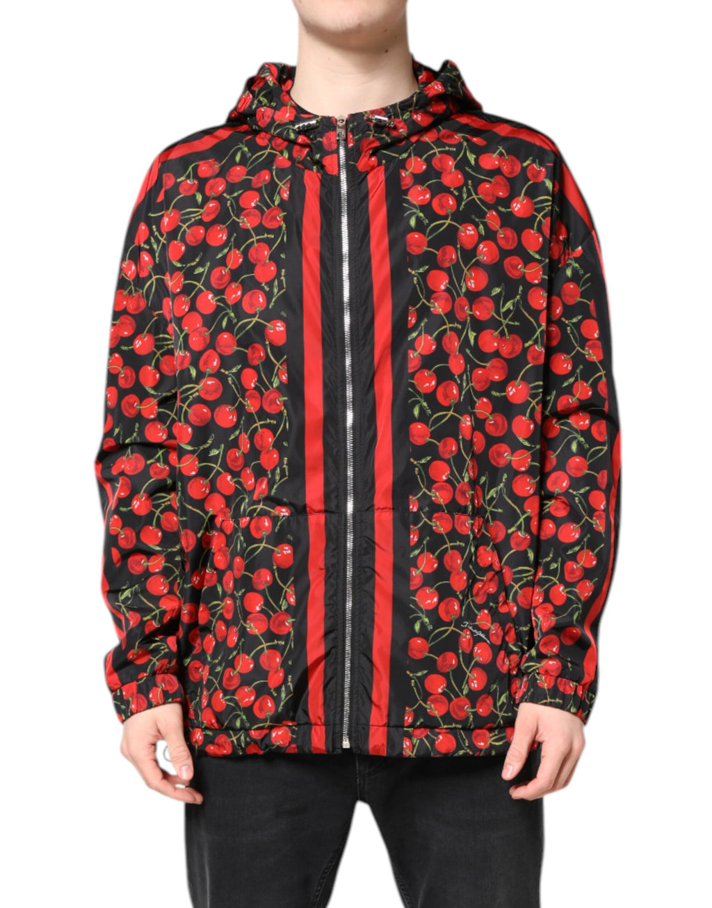 Veste coupe-vent à capuche Dolce & Gabbana avec motif cerise noir, design élégant et moderne pour homme.
