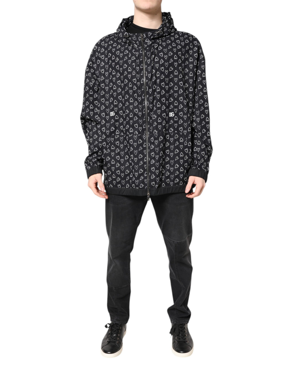 Veste coupe-vent noire Dolce & Gabbana avec motif cœur imprimé et capuche, style décontracté et tendance.