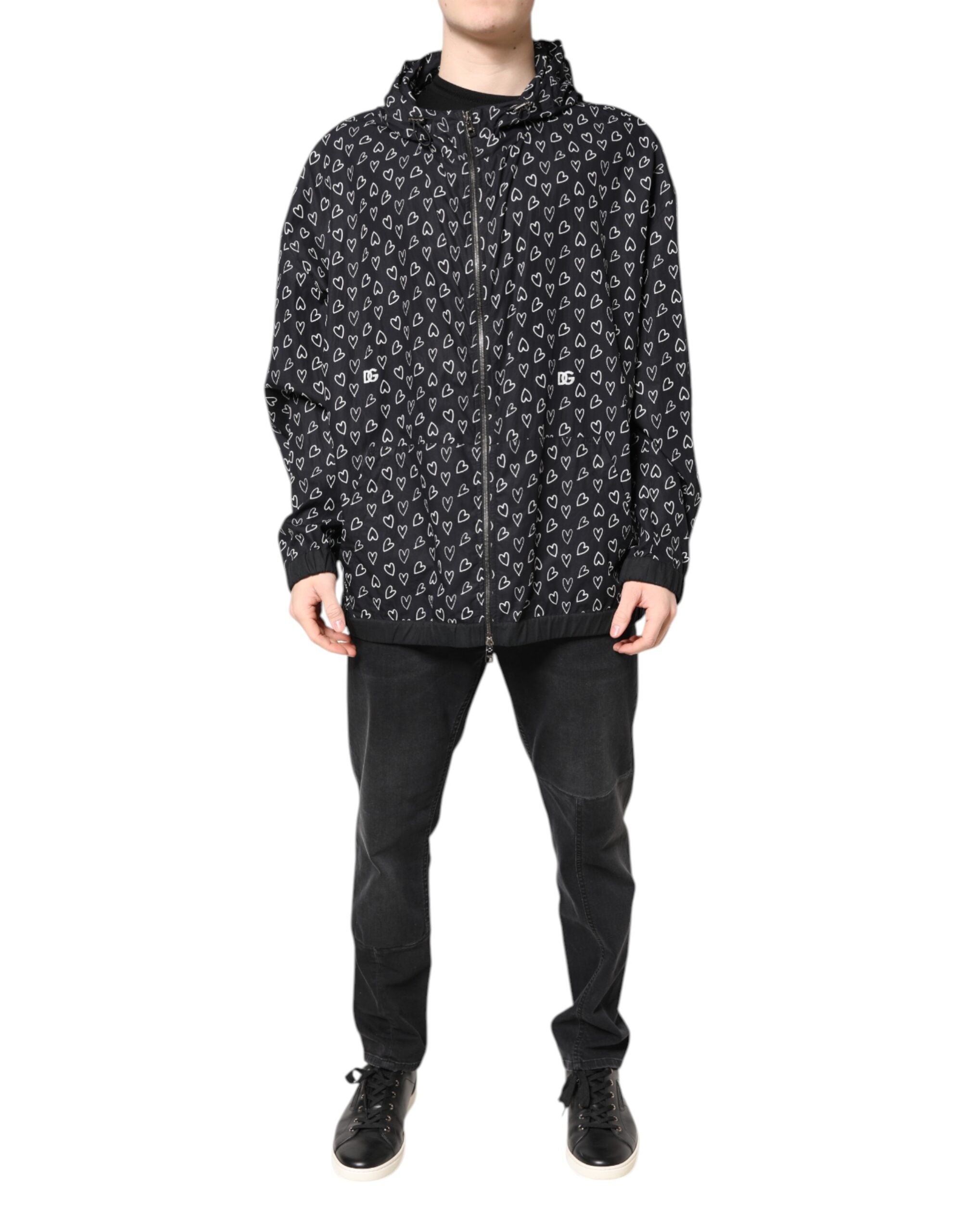Veste coupe-vent noire Dolce & Gabbana avec motif cœur imprimé et capuche, style décontracté et tendance.