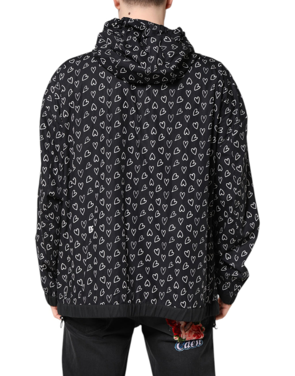 Veste coupe-vent noire Dolce & Gabbana avec motif cœur imprimé, capuche et style décontracté.