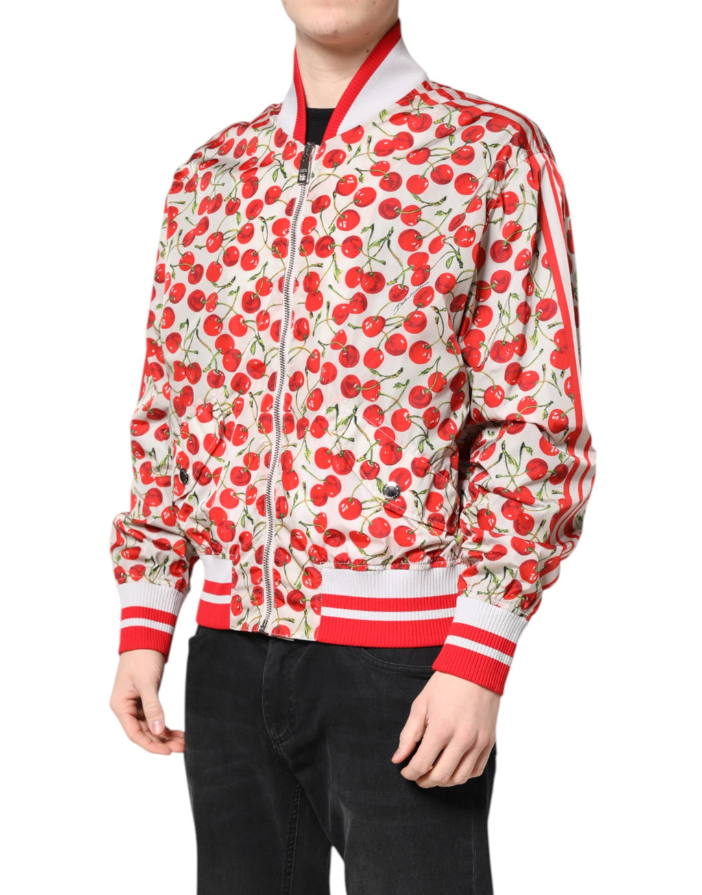 Veste bomber blanche Dolce & Gabbana avec imprimé cerise, fermeture éclair complète, style tendance et élégant.