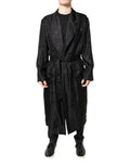 Robe de chambre masculine Dolce & Gabbana en soie noire avec logo DG, robe de détente élégante et confortable.