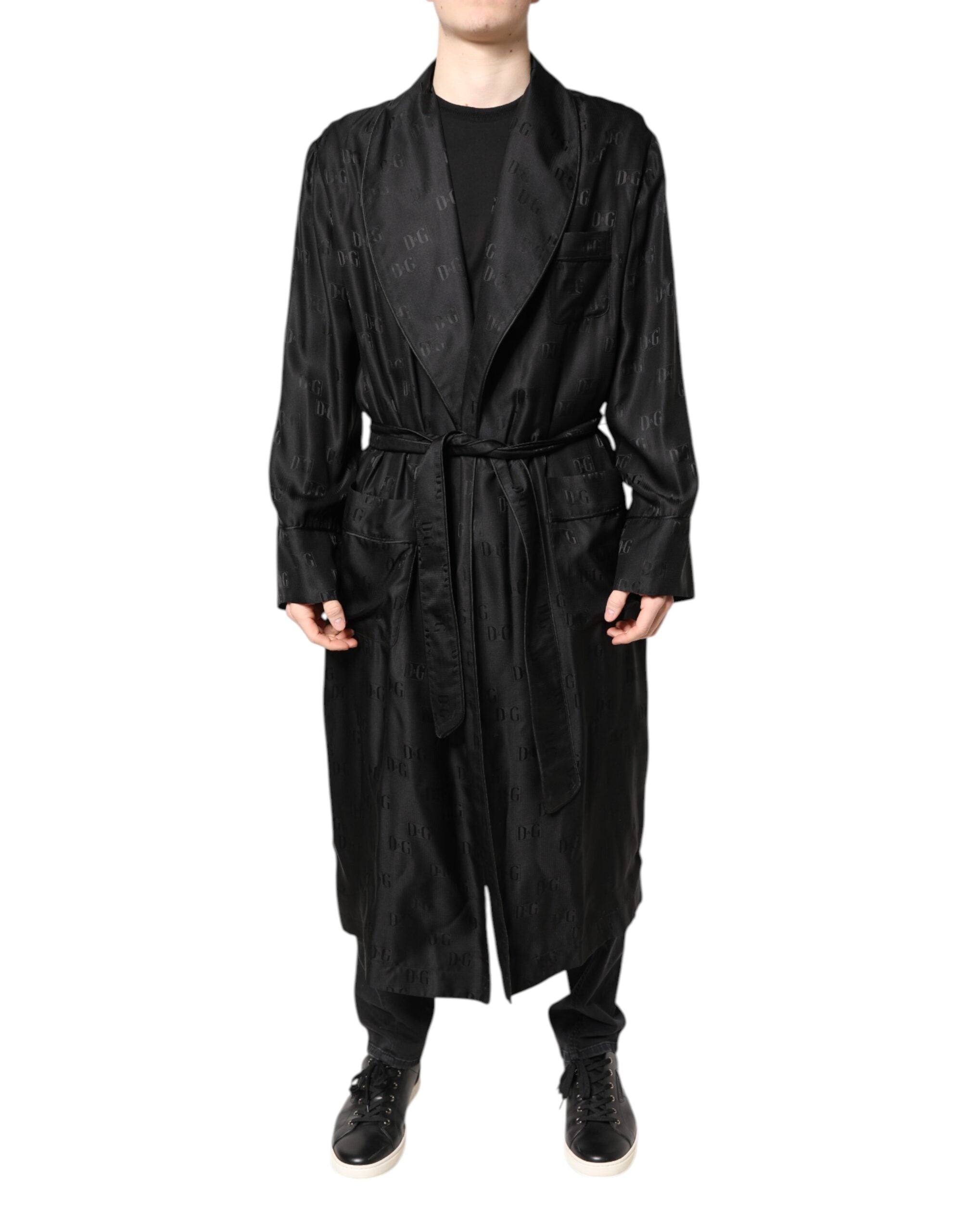 Robe de chambre masculine Dolce & Gabbana en soie noire avec logo DG, robe de détente élégante et confortable.