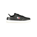 Sneaker en cuir noir pour homme de la marque Tommy Hilfiger, vue de face, avec design moderne et semelle blanche.