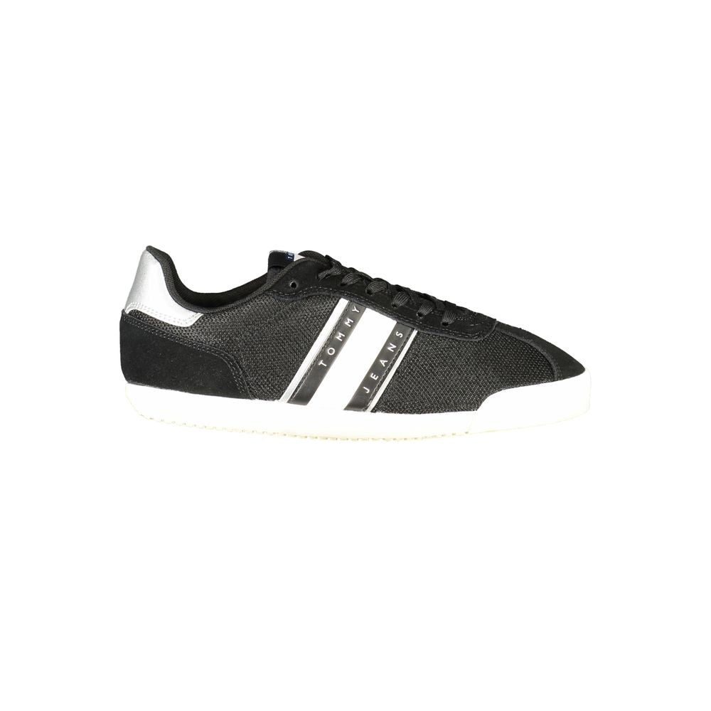 Sneakers pour femmes Tommy Hilfiger en polyester noir, chaussures décontractées avec semelle blanche et design moderne.