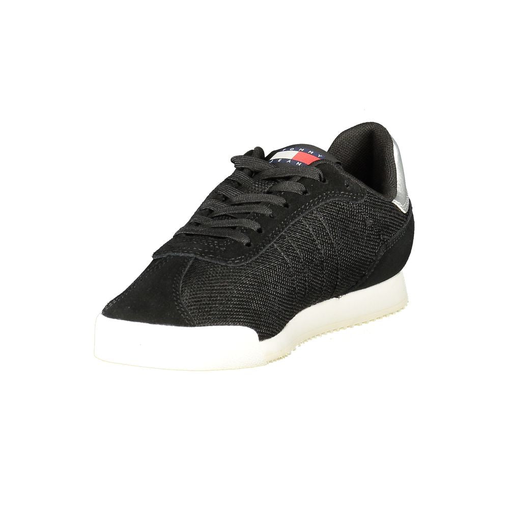 Chaussure sneaker pour femme Tommy Hilfiger en polyester noir, style décontracté et moderne.