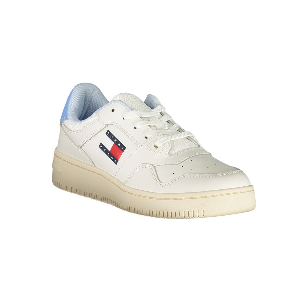 Sneakers blanches en polyuréthane pour femmes de la marque Tommy Hilfiger, avec design moderne et semelle blanche visible.