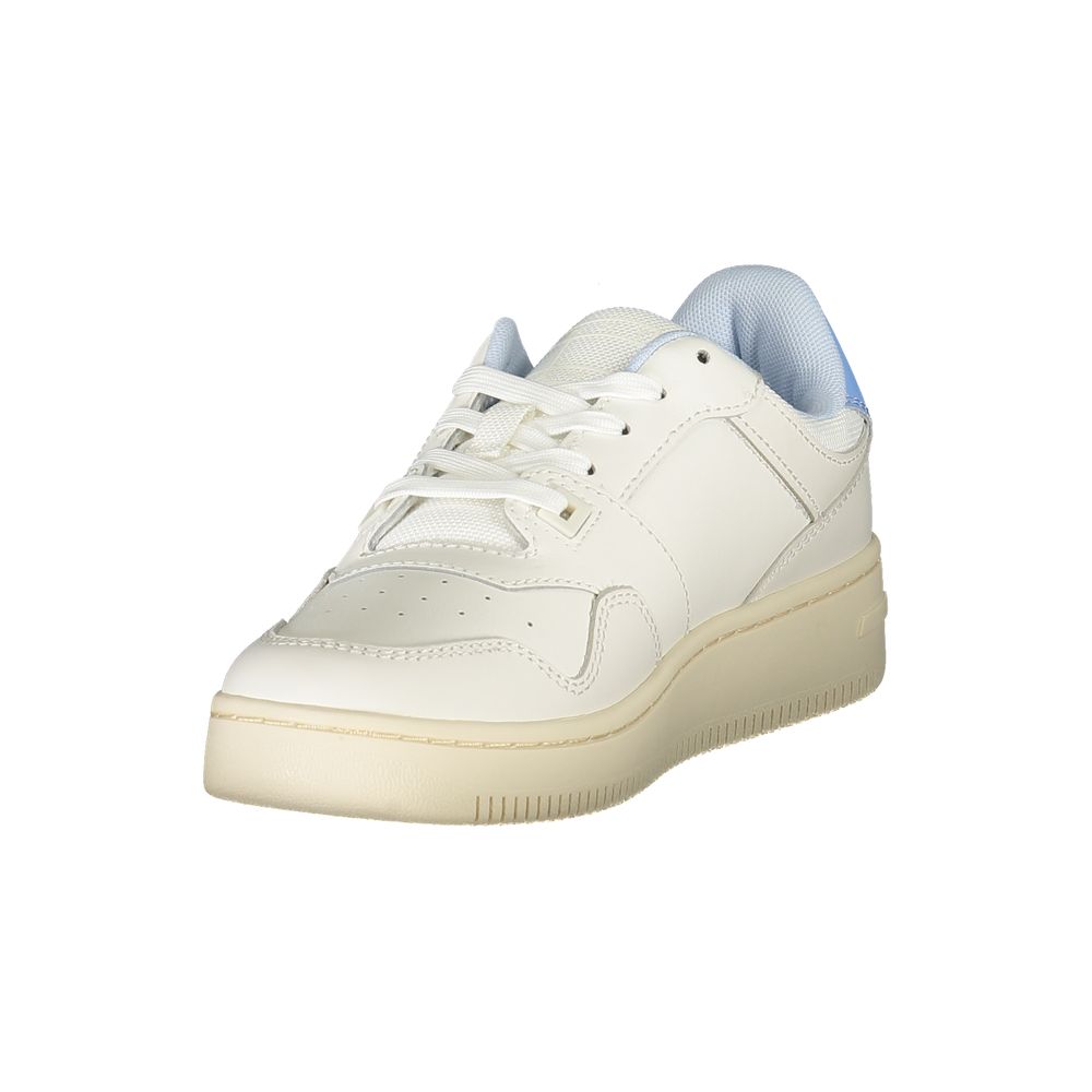 Sneakers pour femmes Tommy Hilfiger en polyuréthane blanc, style décontracté et moderne, vue de face.