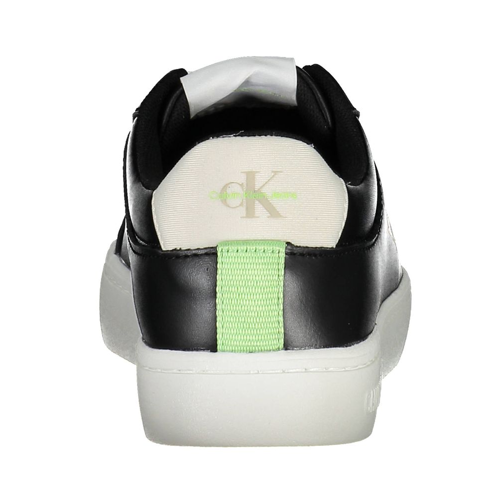 Chaussures sneakers pour femmes Calvin Klein en polyester noir, style décontracté et moderne.