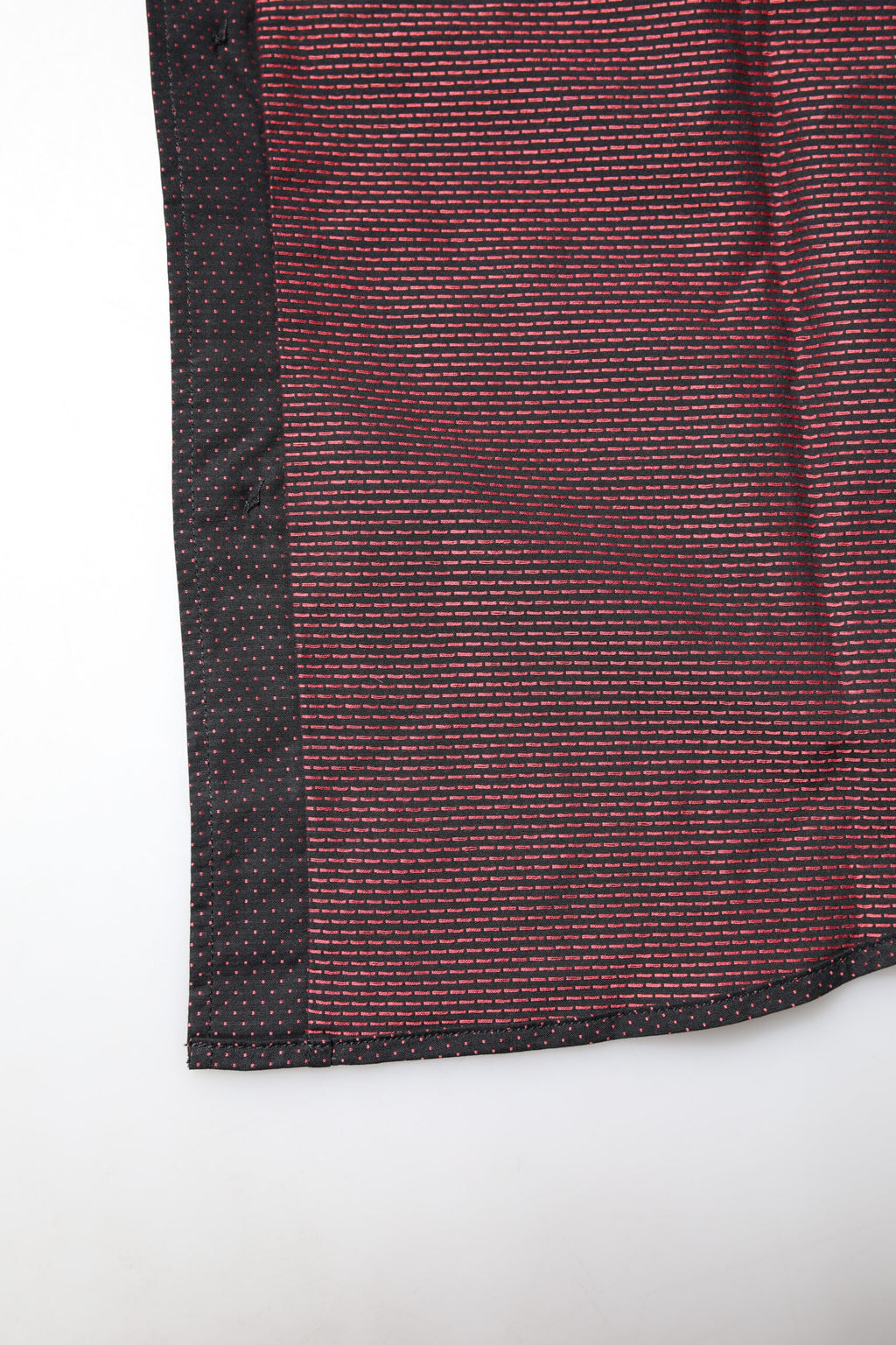 Chemise homme Dolce & Gabbana en jacquard de coton bordeaux avec détails en or, mode élégante et sophistiquée.