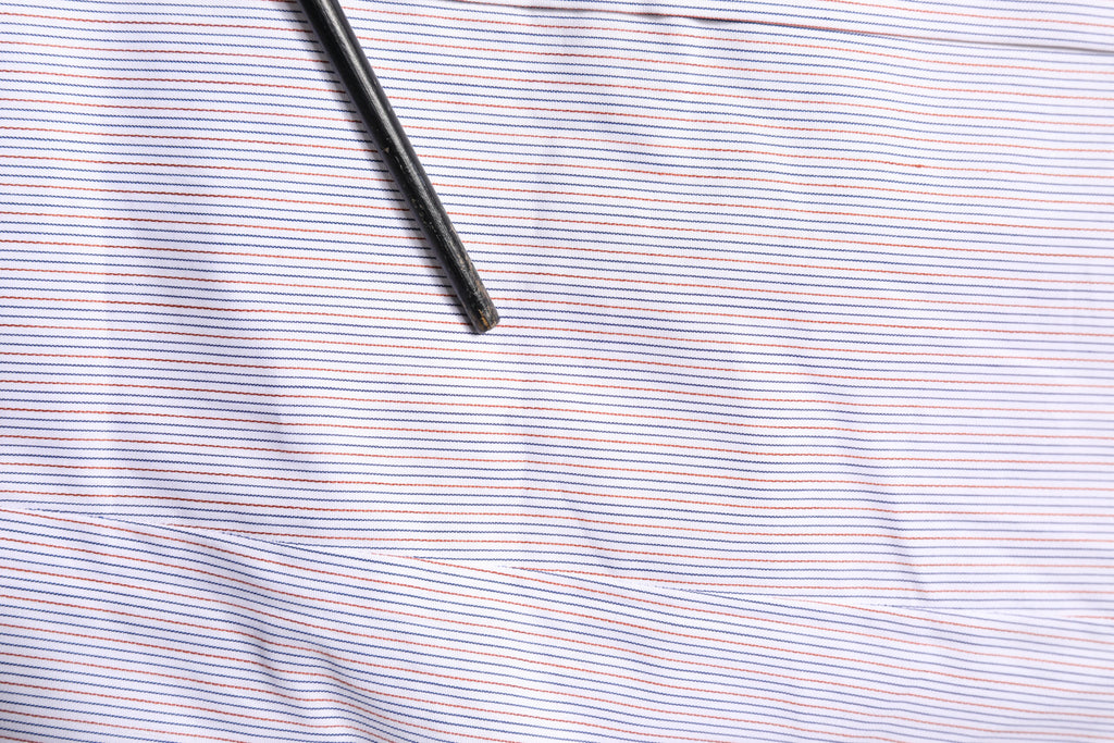 Chemise à manches longues Dolce & Gabbana en coton blanc rayé avec détails dorés.