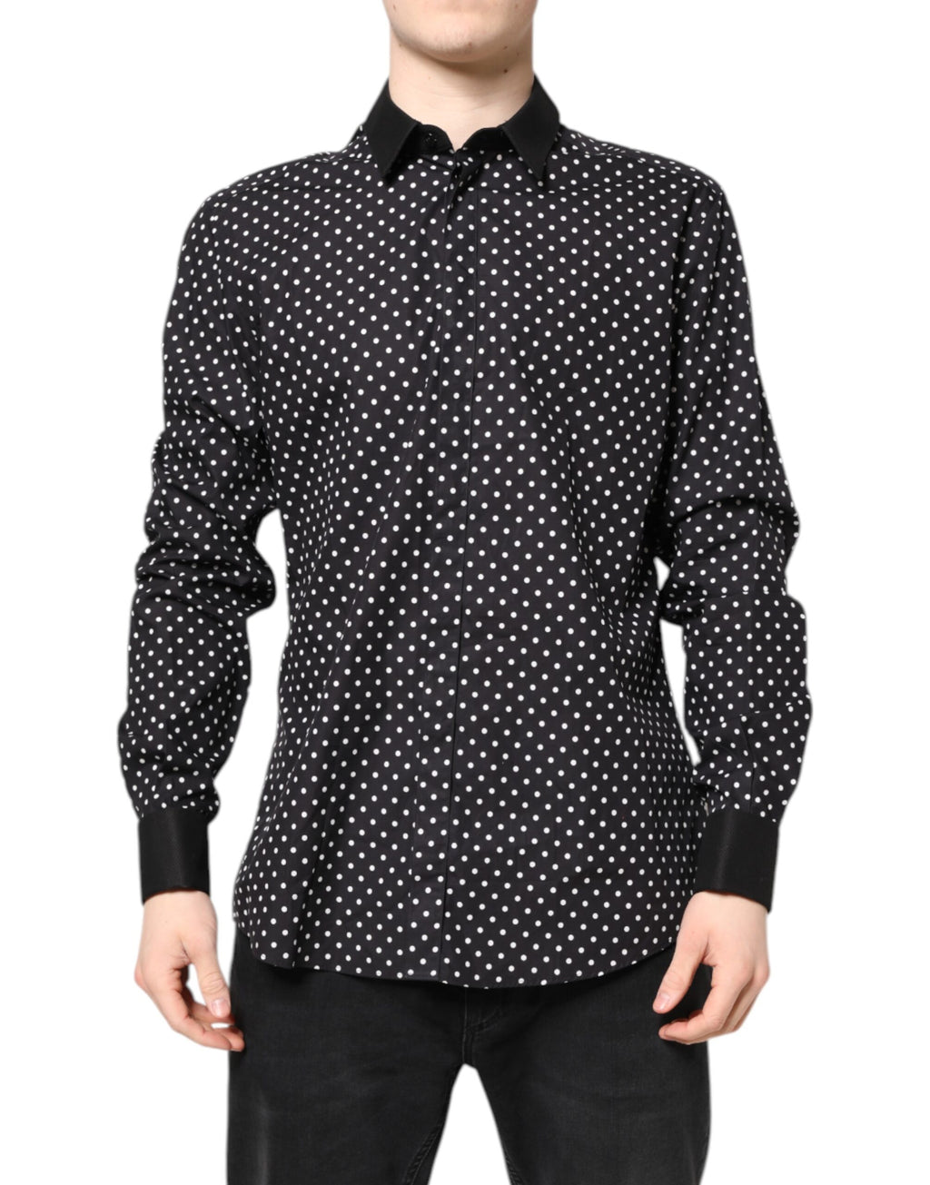Chemise formelle en coton noir à pois blancs de Dolce & Gabbana, élégante et classique, visible avec col et boutons.