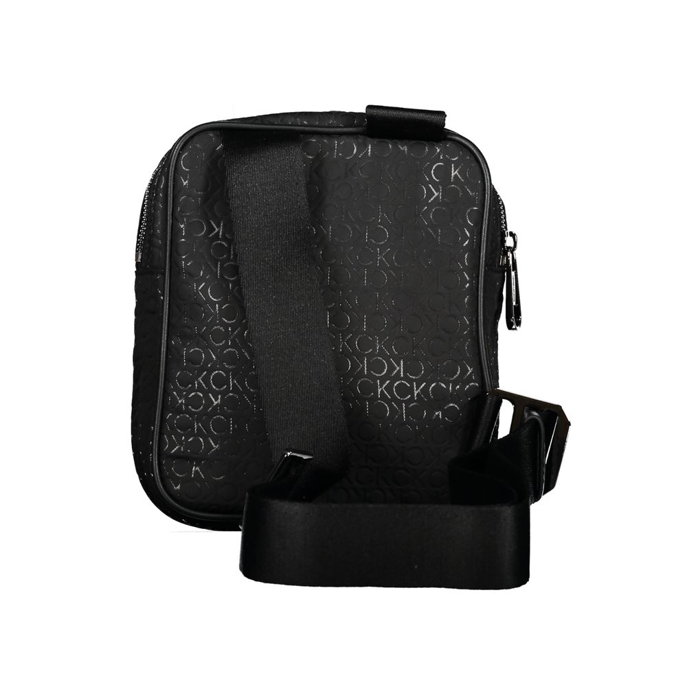 Sac à bandoulière noir en polyester pour homme de la marque Calvin Klein, avec détails modernes et poignées ajustables.